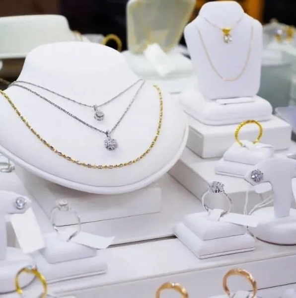 Jewel-Traker - A Complete Jewellery Management Solution for Luxury Retail using  RFID Technology for Accurate, Real-Time Inventory and Stock control, enhances Security & Loss Prevention & improves Customer Experience Enhancement